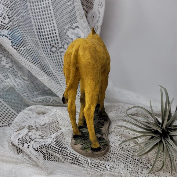 Vintage Giraffe Figurine Grazing in the Wild - Picture 9 of 10
